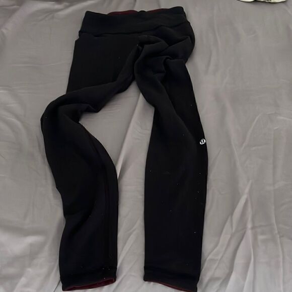Lululemon black and burgundy reversible leggings sz 4 - Picture 1 of 2
